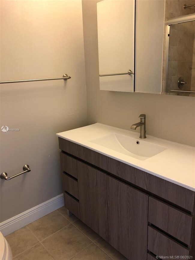 Building Photo - 4708 SW 67th Ave