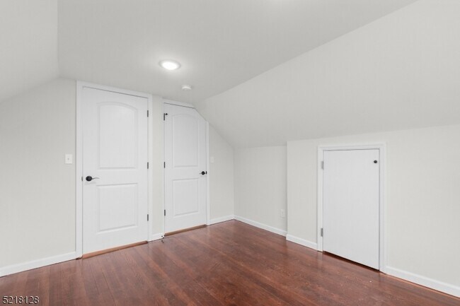 Building Photo - 173 Oakwood Pl