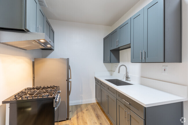 Studio - 425SF - Lexington Apartments