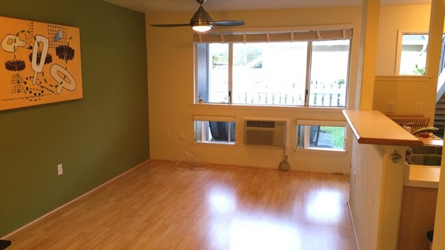 Building Photo - Comfortable Townhouse in Gated Mililani Co...