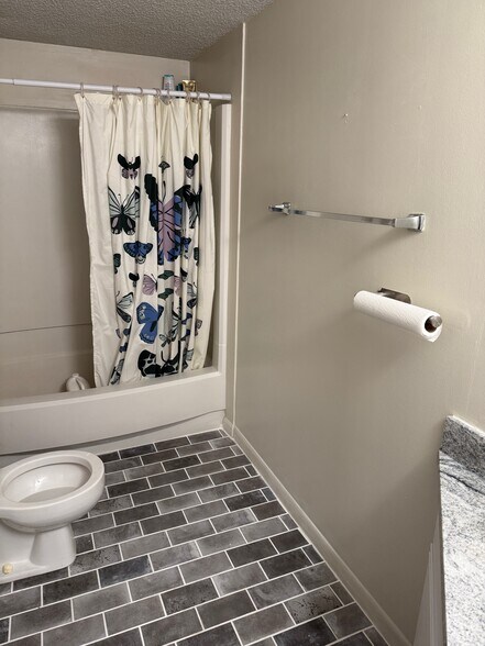 Building Photo - 900 19th Ave S