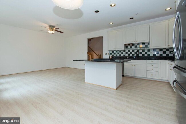 Building Photo - 13559 Flowerfield Dr