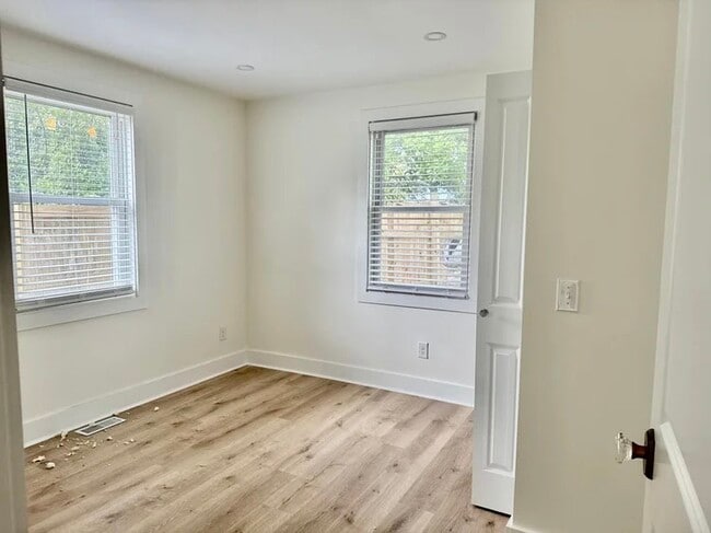 Building Photo - 2850 Appleton Ave