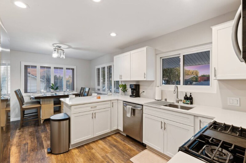 Building Photo - 321 W Kalmia St