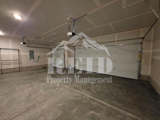 Building Photo - New 5-Bedroom home in the heart of Belfair