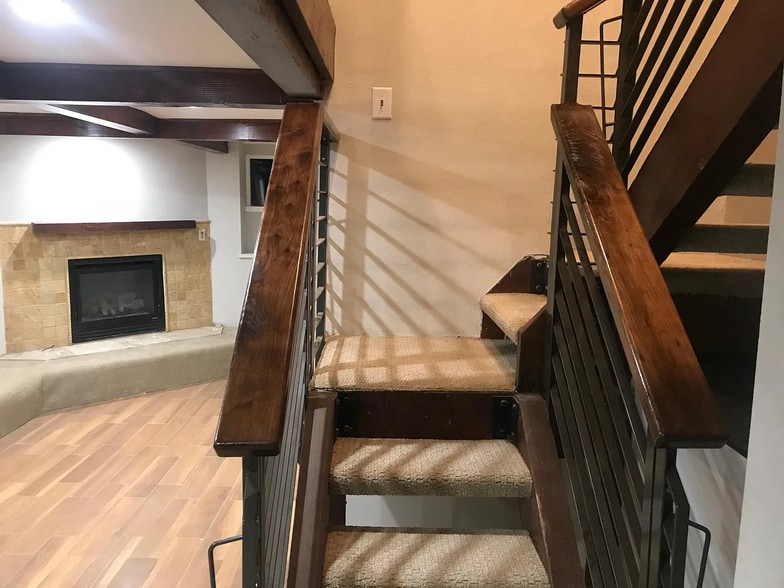 Building Photo - 1220 Manhattan Beach Blvd