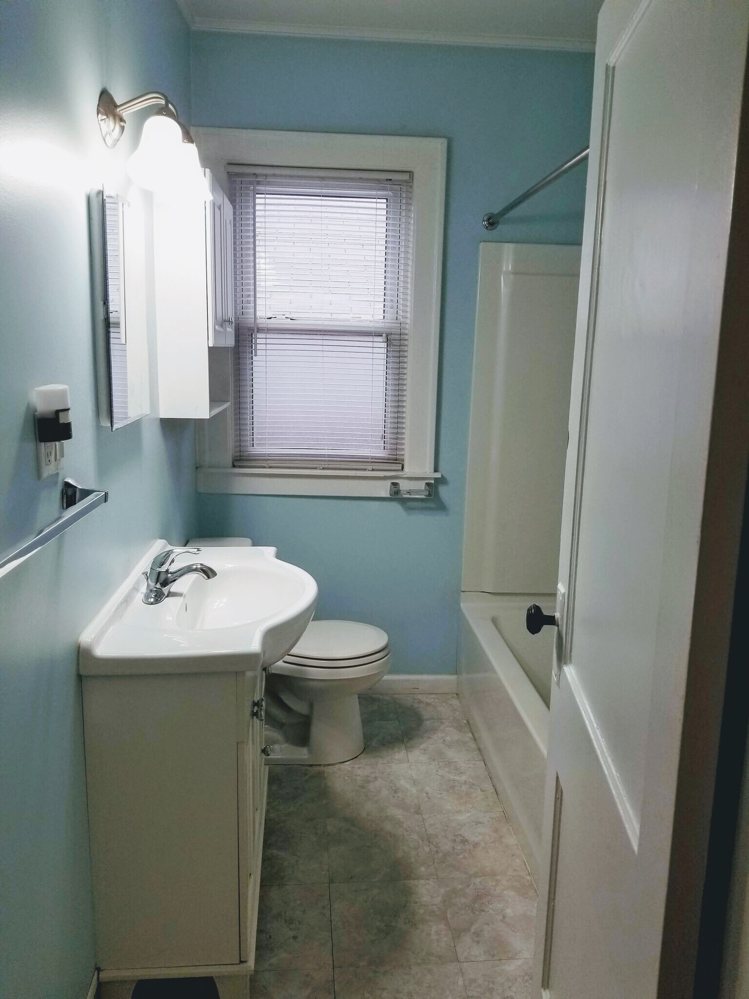Bathroom - 339 E Breckenridge St