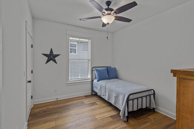 Building Photo - 27 Duxford Cir