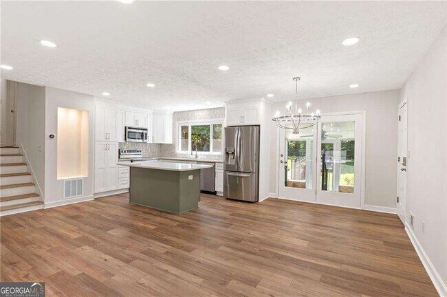 Building Photo - 472 Barnsdale Dr