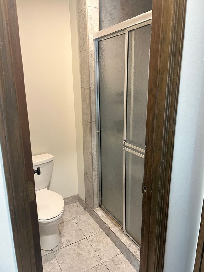 Building Photo - 3 Bed, 3 Bath, 2 Car Garage Duplex in Blue Springs