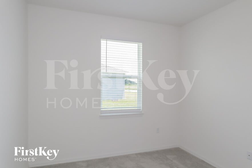 Building Photo - 1598 Isleta Lp