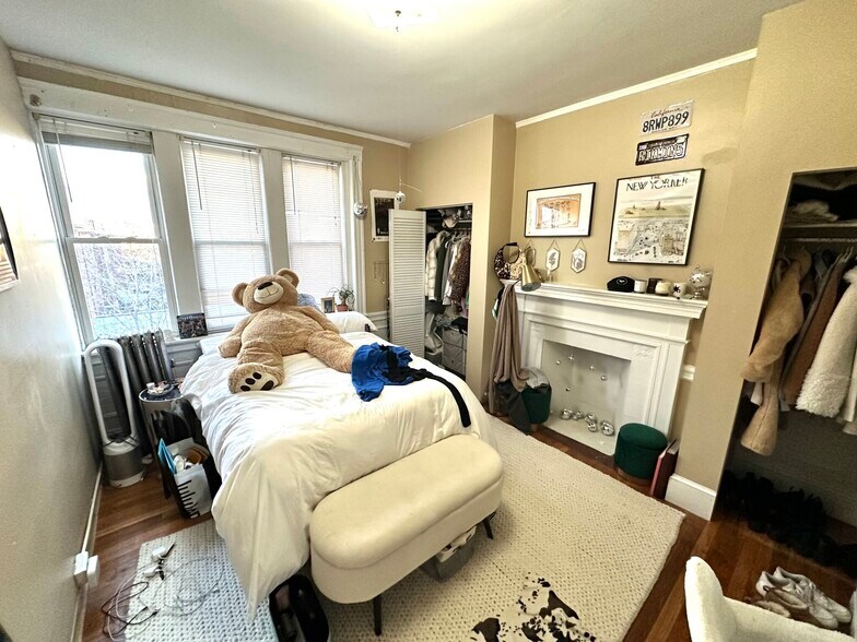 Building Photo - 68 Egmont St