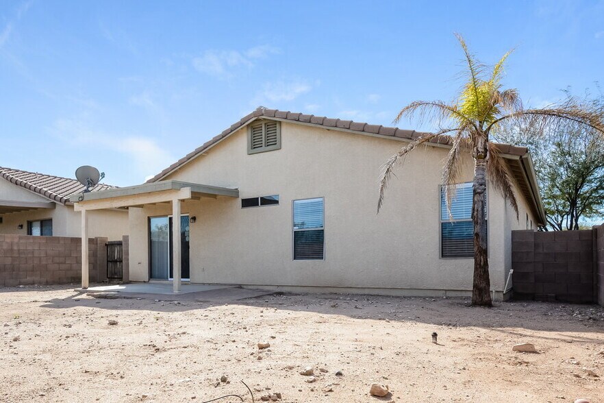 Building Photo - 10381 E Roywood Way