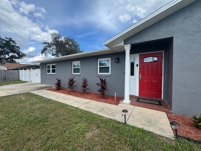 Building Photo - 3/2 Pool Home in Deltona Lakes