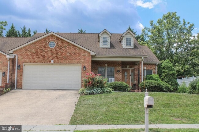 Building Photo - 227 Donna Dr