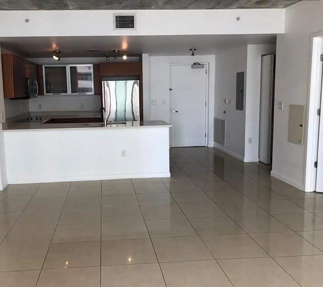 Building Photo - 3250 NE 1st Ave