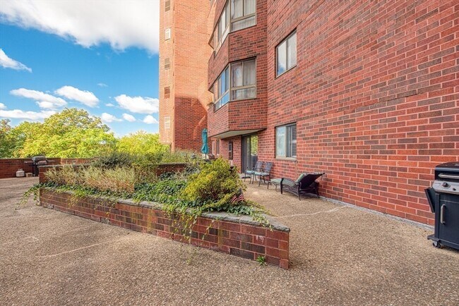 Building Photo - 200 Burkhall St