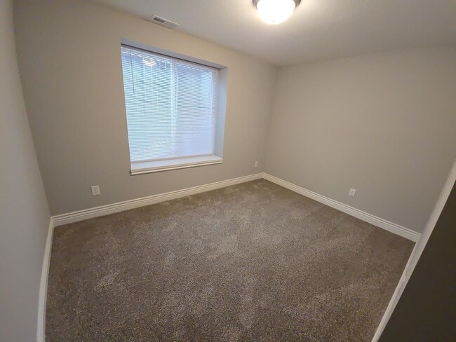 Building Photo - Spacious 5 Bedroom • 3 Bathroom Home in US...