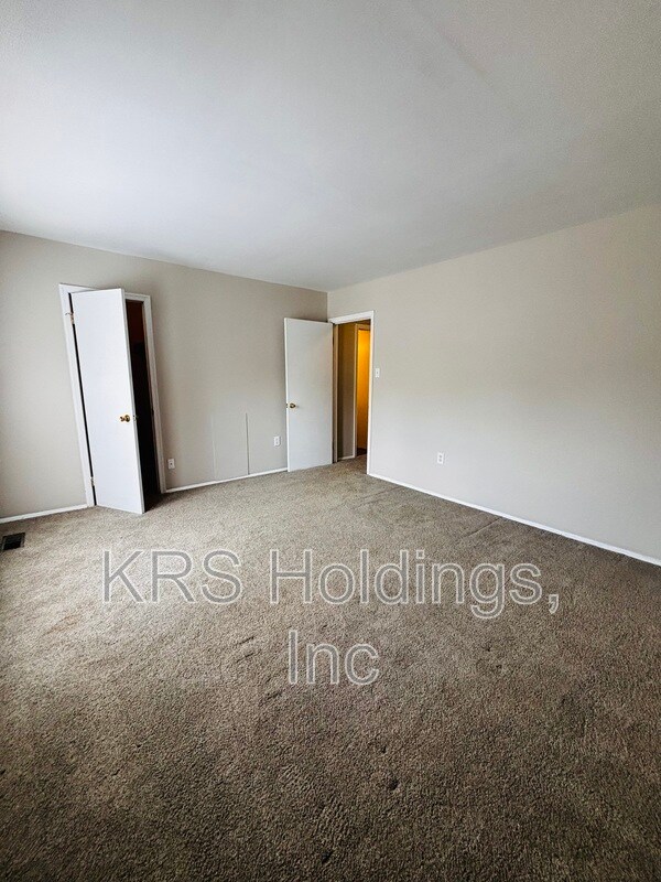 Building Photo - 817 Pleasant St
