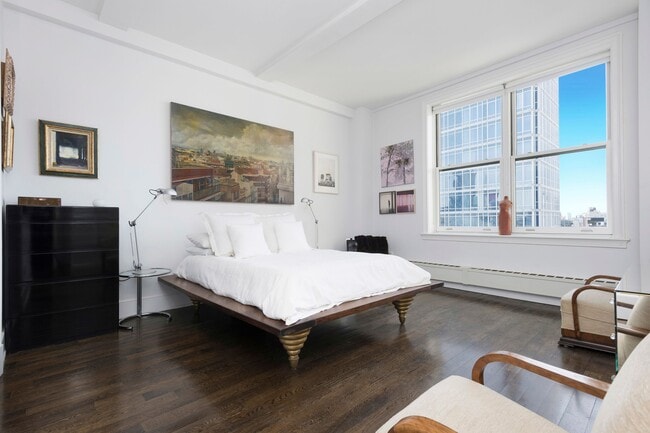 Building Photo - 161 Grand St