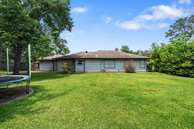 Building Photo - 9333 Walterville Rd