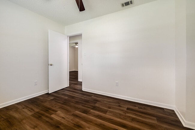 Building Photo - 209 E Tietgen St