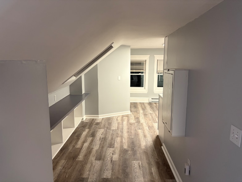 Building Photo - 210 County St