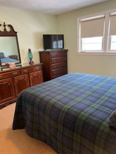 Building Photo - 438 Old Bedford Rd