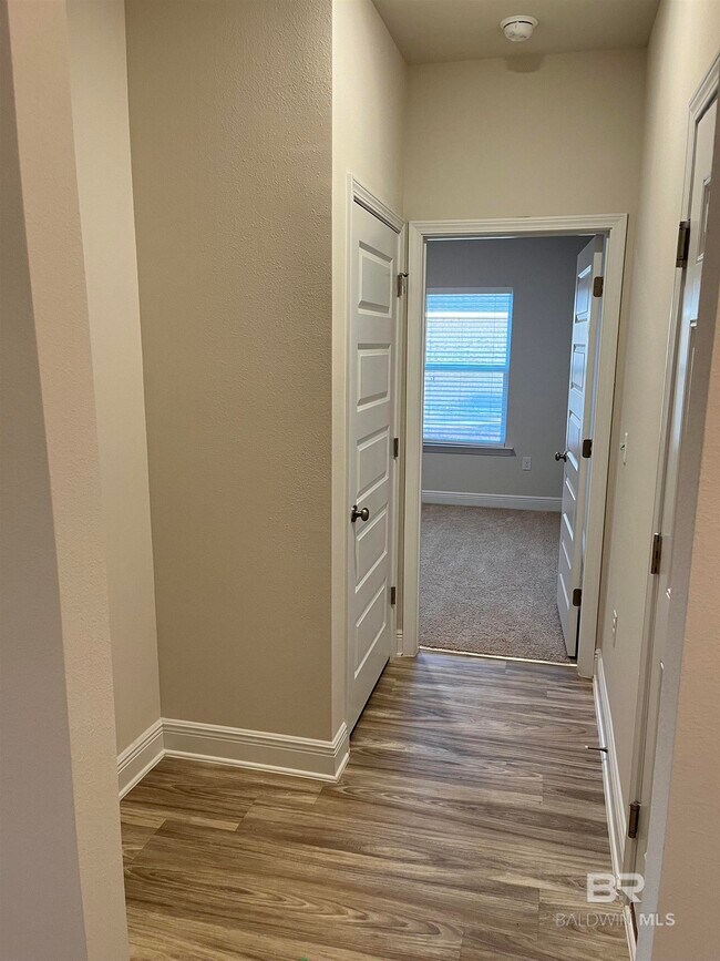 Building Photo - 10762 Winning Colors Trl