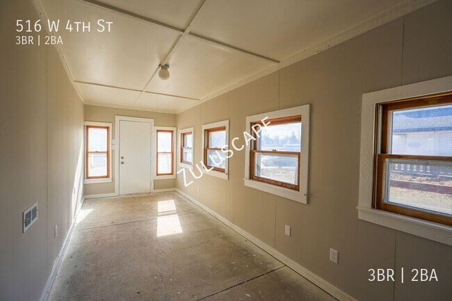 Building Photo - 516 W 4th St