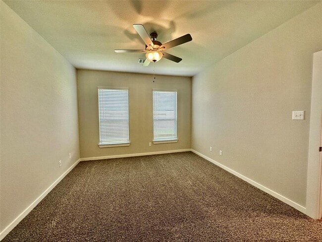 Building Photo - 9844 Grosbeak Ln