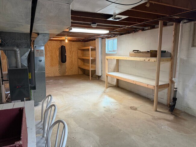 Building Photo - 290 Glenview Rd