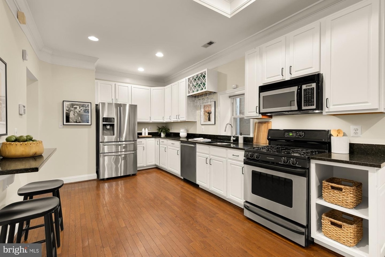 Building Photo - 1512 Park Rd NW