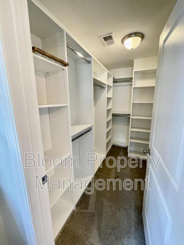Building Photo - 1711 Sparkleberry Ln