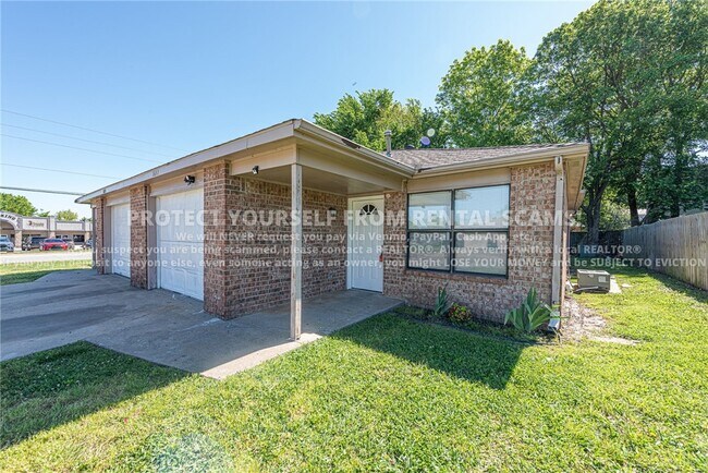 Building Photo - 1682 N Dawn Dr