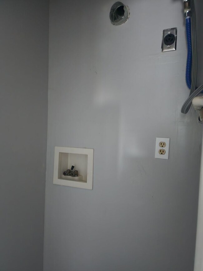 Building Photo - 403 Robertson Ave