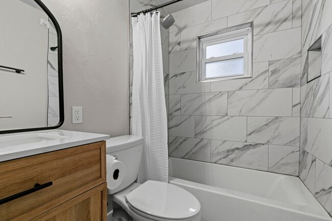 Building Photo - Beautifully Renovated 3 Bedroom 1 Bath Home on Large Corner Lot
