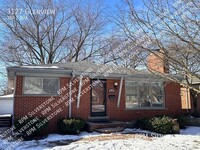 Building Photo - Spacious 3-bedroom