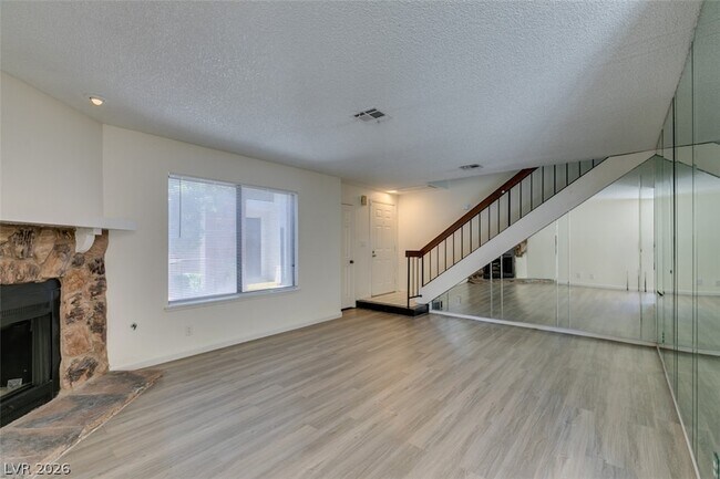 Building Photo - 2127 Pine Breeze Ln