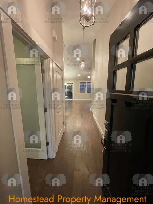 Building Photo - OUTSTANDING SOUTH SALEM LOCATION!