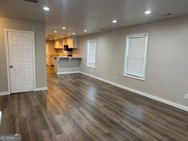 Building Photo - 324 Adams St