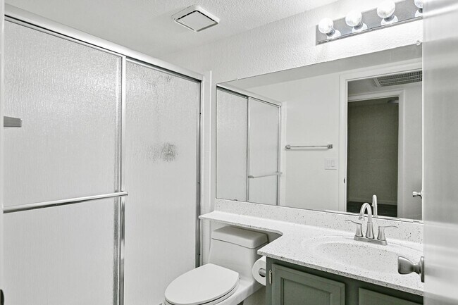 Building Photo - 1075 E Chandler Blvd