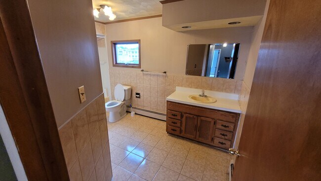Bathroom - 624 Deacon St