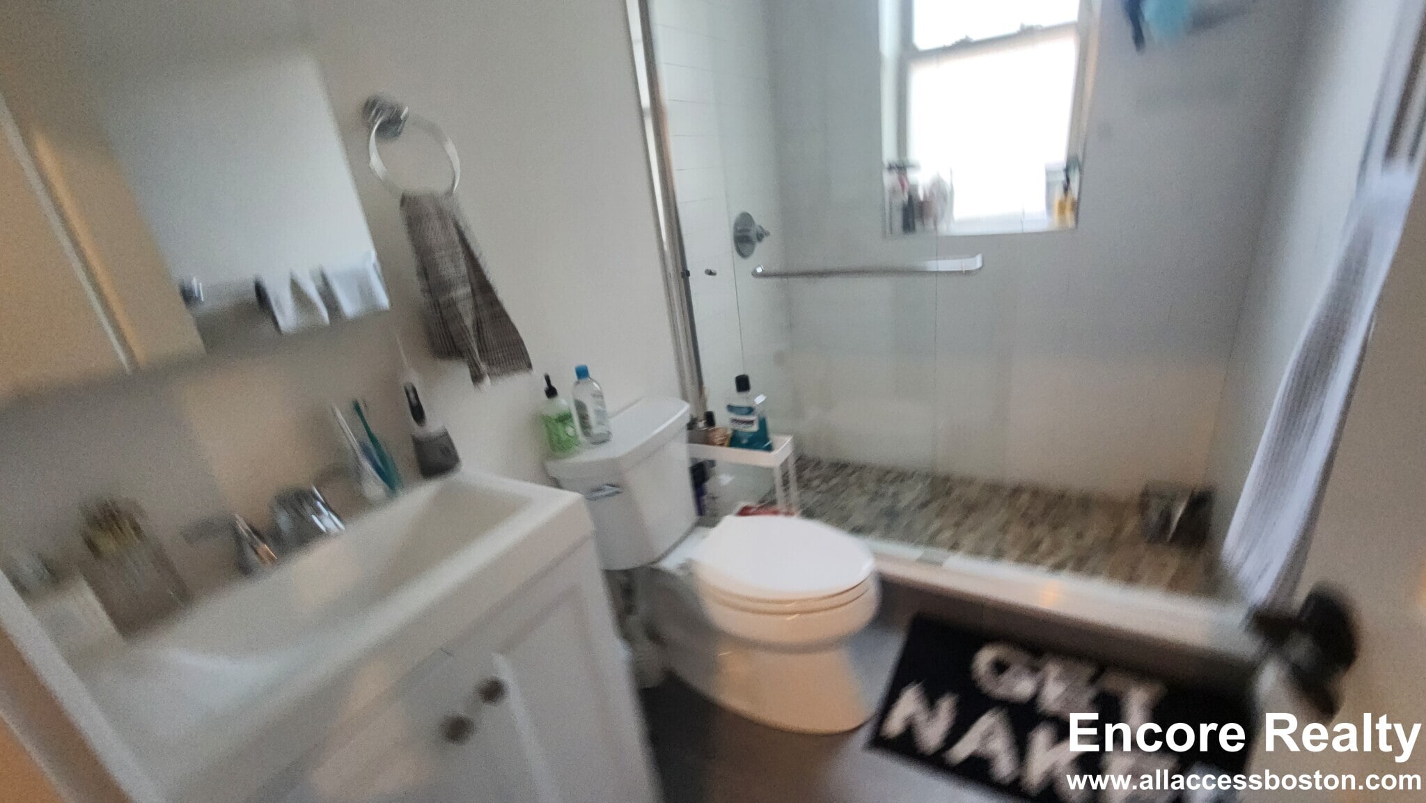 Building Photo - 105 Strathmore Rd