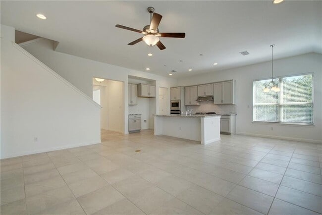 Building Photo - 113 Meadow Wood Cv