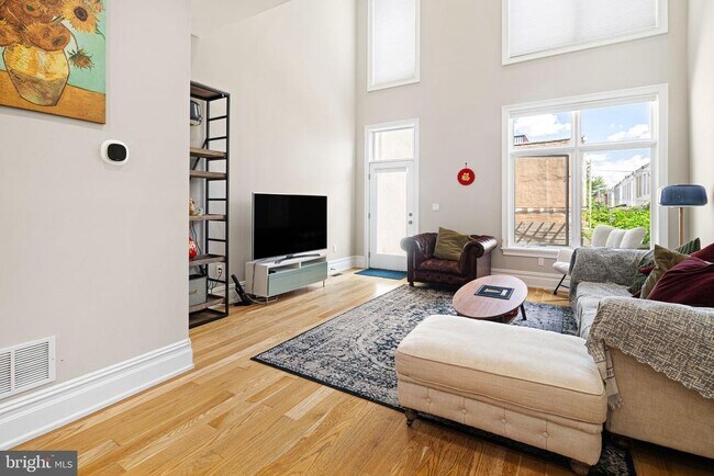 Building Photo - 2525 Brown St