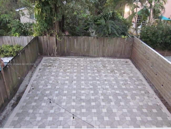 Building Photo - 2920 Catalina St