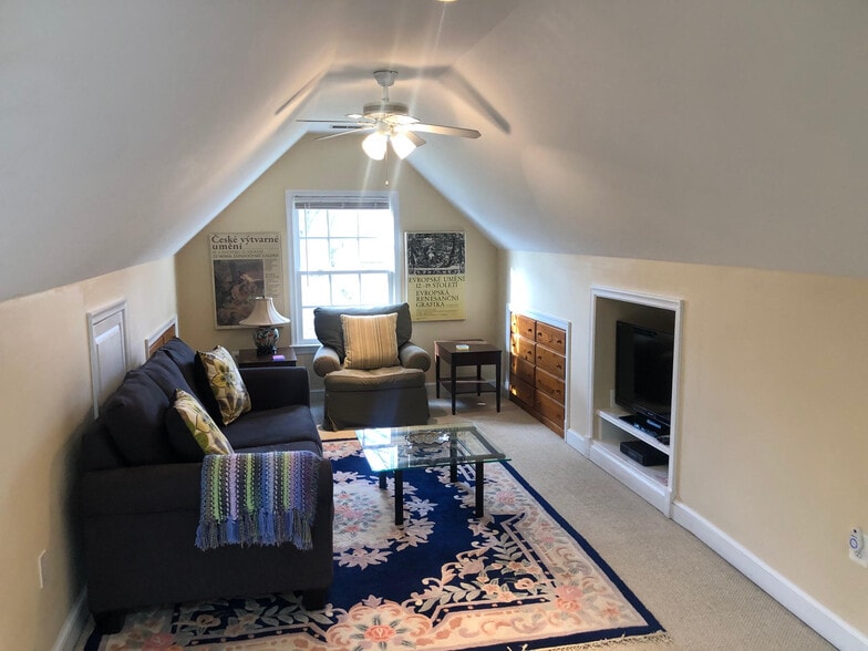 Building Photo - 5804 Searl Ter