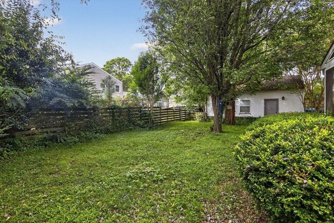 Building Photo - Lakeville Estates