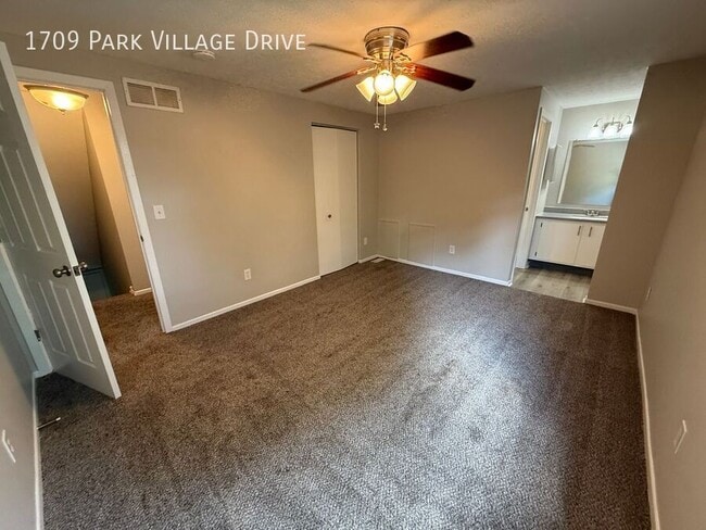 Building Photo - 1709 Park Village Dr
